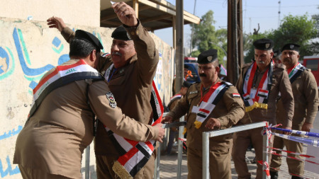 Иракски полицаи гласуват предварително за парламент, 9 ноември 2025 г.