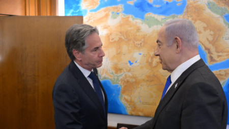 Държавният секретар на САЩ Антъни Блинкън (вляво) и премиерът на Израел Бенямин Нетаняху