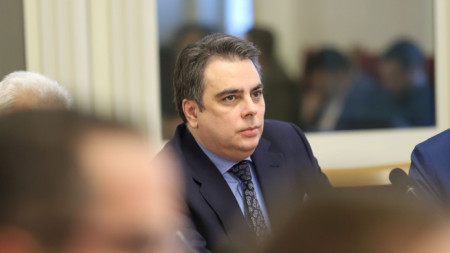 Министърът на финансите Асен Василев на заседание на бюджетната комисия - София, 17 декември 2023