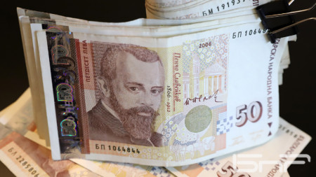 Финансовото министерство отхвърли поръчките за нови дългови книжа за половин