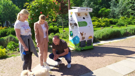 На четири места в София бяха поставени 4 кучемата и