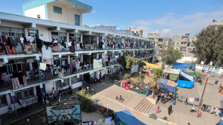 Палестинци са намерили убежище в училище на ООН в Хан Юнис в ивицата Газа, 16 октомври 2023 г.