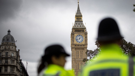 Лондонската полиция е институционално расистка, сексистка и хомофобска и се нуждае