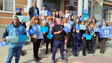 Служители на три институции в Кърджали протестираха за по-високи заплати