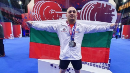 България спечели днес три сребърни медала един в двубоя