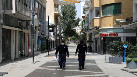 В Кипър празничните дни преминаха не само при строги противоепидемични