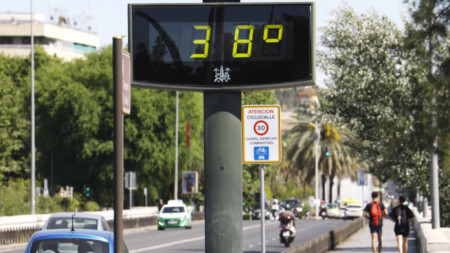 Екран показва температурата в Кордоба на 26 април 2023 г.