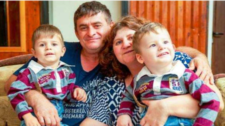 Мартин Наков и семейството му