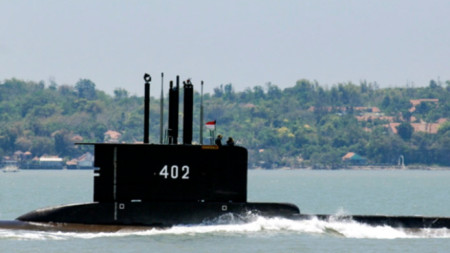 Индонезийската подводница КРИ Нангала-402.