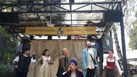 Театър „Романтика“ представя „ОТЕЛО“ - трагикомедия дел' Арте 