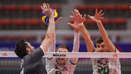 Волейболистите на България загубиха от световния шампион Полша с 0 3