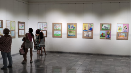 Изложба с картини на деца