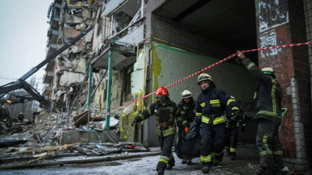 Пострадалата при руски ракетен удар сграда в Днипро, 15 януари 2023 г.