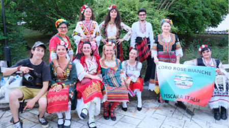 Снимка: Facebook /Coro folkloristico bulgaro „Rose bianche“- Pescara, Italia
