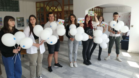 Учениците от Детски младежки парламент се подготвят за инициативите си 