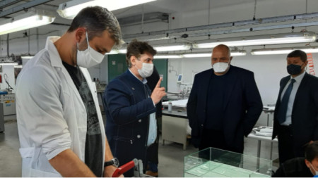 PM Borissov visits plant in Vratsa making safety masks and clothing