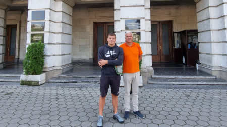 Петър Мицин със своя треньор Николай Вакареев.