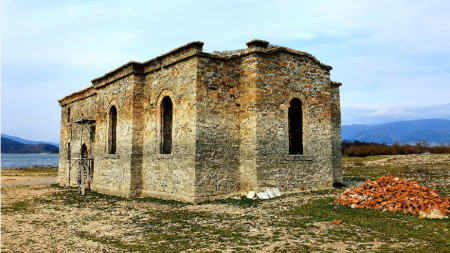 Мнозина навярно са чували за потопената църква в язовир Жребчево