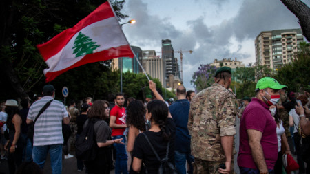 Протестиращи блокираха булеварда пред вътрешното министерство в столицата Бейрут, 29 май 2020 г.
