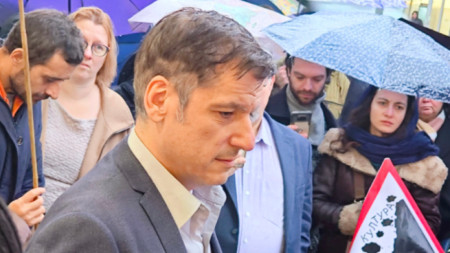 Зам.-министърът на културата Георги Султанов покани протестиращите в Министерството на културата, за да обсъдят проблемите и исканията им.