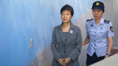 Пак Гън-хе пред изправянето си пред съда, 25 август 2017 г.
