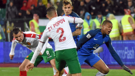 Контролата между националните отбори по футбол на България и Франция
