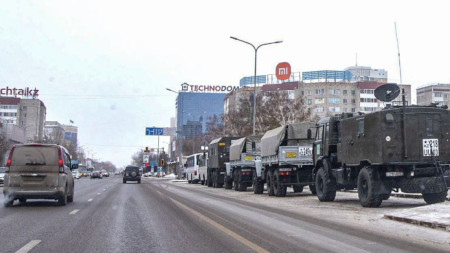 Военни машини в центъра на Нур-Султан - столицата на Казахстан, 8 януари 2022 г.