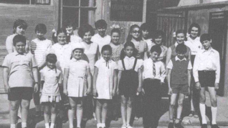 Анна Балашева с нейни ученици 1969 година