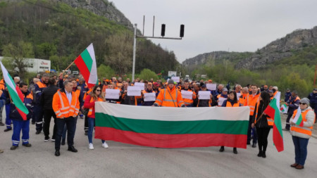 Работниците в най голямата пътностроителна фирма в област Велико Търново