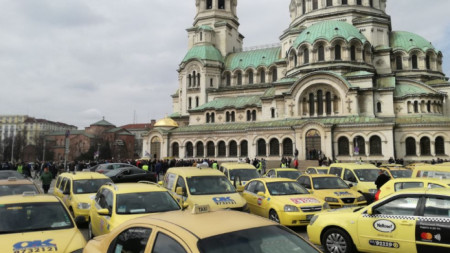 Протестът на таксиметровите шофьори в София. 