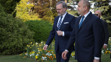 Президентът Румен Радев се срещна в първия ден от визитата си в Чехия и с чешкия премиер Петър Фиала.