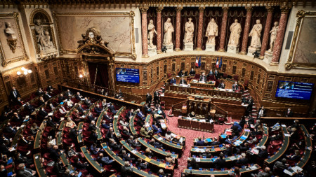 На първо четене френският Сенат гласува проектозакона за ваксинационния сертификат