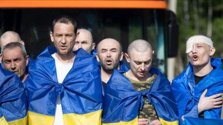 Украински военнослужещи, освободени при размяна на военнопленници с Русия, 10 юни 2025 година. 