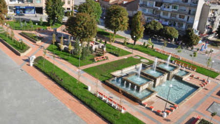 Изглед към площад „Свобода“ в Павликени