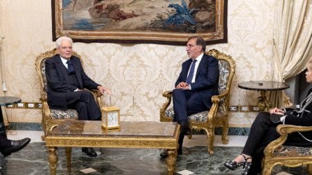 Италианският президент Серджо Матарела (вляво) прие новия председател на Сената Инацио Ла Руса в Palazzo del Quirinale, Рим, 13 октомври 2022 г.
