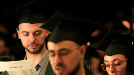 На церемония за връчване на дипломите на студенти от Медицинския факултет, София, архив 2020 г.