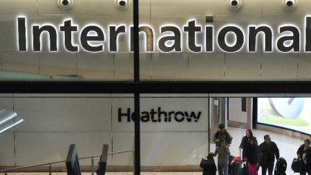 Служителите които отговарят за сигурността на летище Хийтроу обявиха засилване