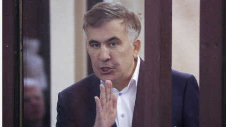 Бившият грузински президент Михаил Саакашвили, който беше осъден задочно за злоупотреба с власт по време на президентството си и арестуван при завръщането си от изгнание, по време на съдебно заседание в Тбилиси, архив, 2 декември 2021 г.