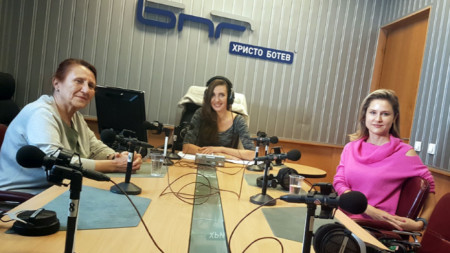 Бойка Асиова, Калина Станева и Ирина Асиова (отляво надясно)