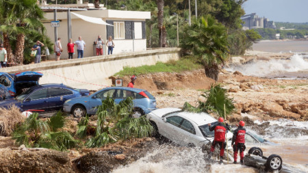 Поройните дъждове през последните часове в Испания предизвикаха хаос и