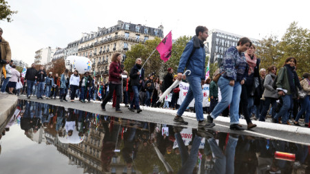 Марш на участниците в общонационална стачка в Париж, Франция, 29 септември 2022 г. 