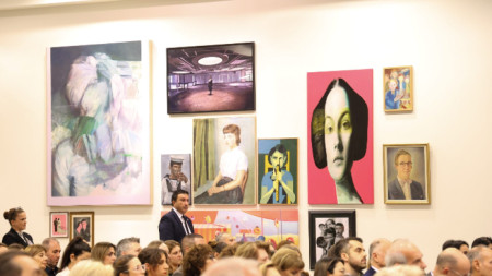 Част от експозицията в залата за събития в Президентския дворец. 