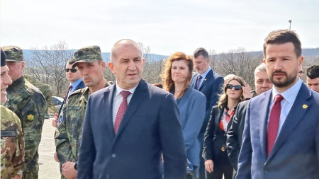 Presidenti Rumen Radev dhe presidenti malazez Jakov Millatoviç në poligonin Novo Sello