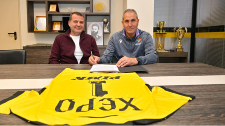 Димитров подписа за 2 години.