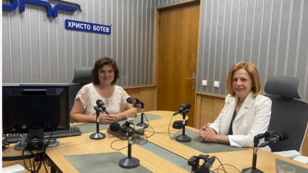 Yordanka Fandakova (right)