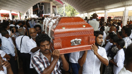 При серия атентати на 21 април в Шри Ланка загинаха 359 души