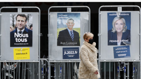 Изборни плакати за президентския вот във Франция, Монпелие, Франция, 7 април 2022 г. Първият и вторият тур на президентските избори ще се проведат съответно на 10 април и 24 април.