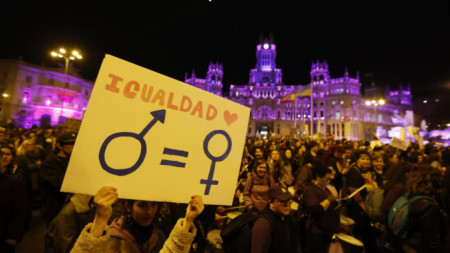 Един от двата многохилядни протеста в Мадрид, Испания, 8 март 2023 г.