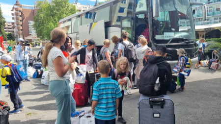 Започна местенето на украинските бежанци от хотелите в Слънчев бряг
