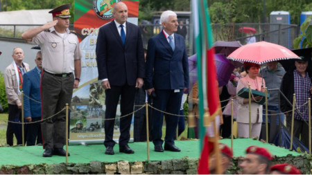 Președintele bulgar Rumen Radev (în mijloc)